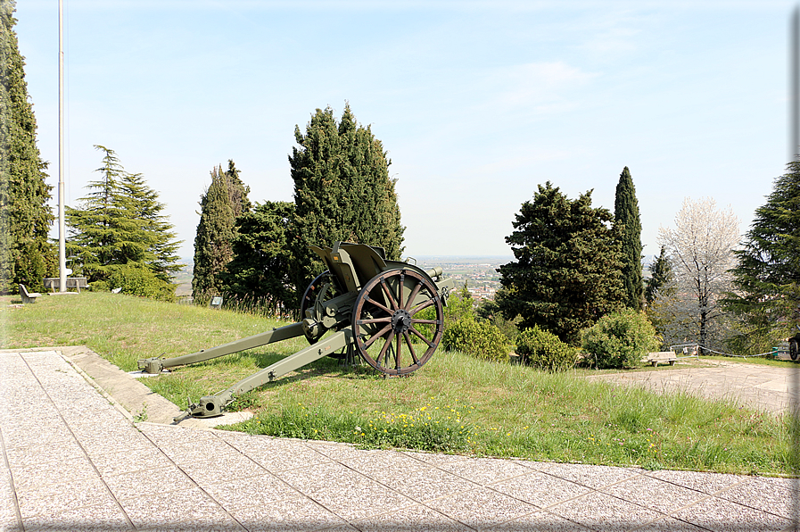 foto Sacrario del Montello